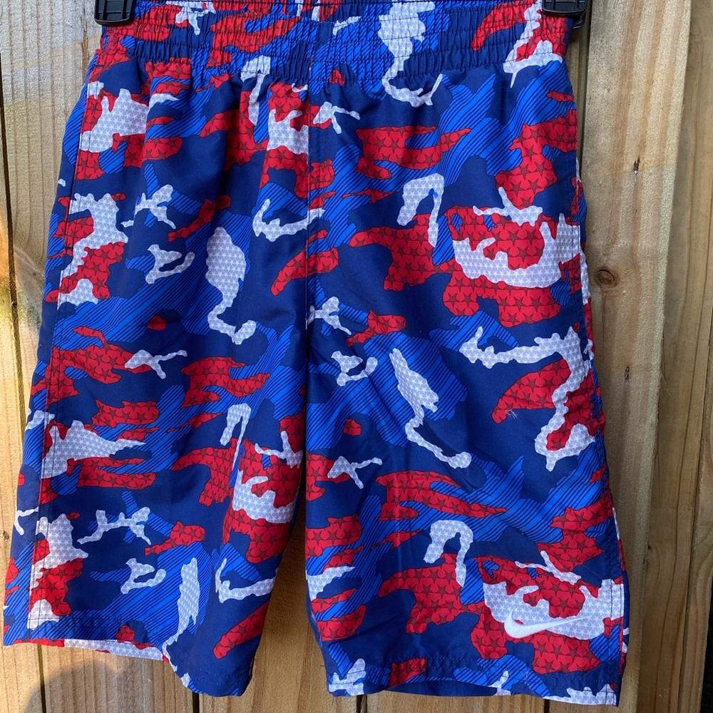 Boys Nike swim shorts NWOT sz Youth XL